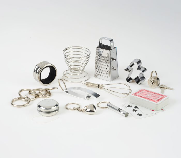Sprigs of Holly<br> Christmas Crackers - Image 2
